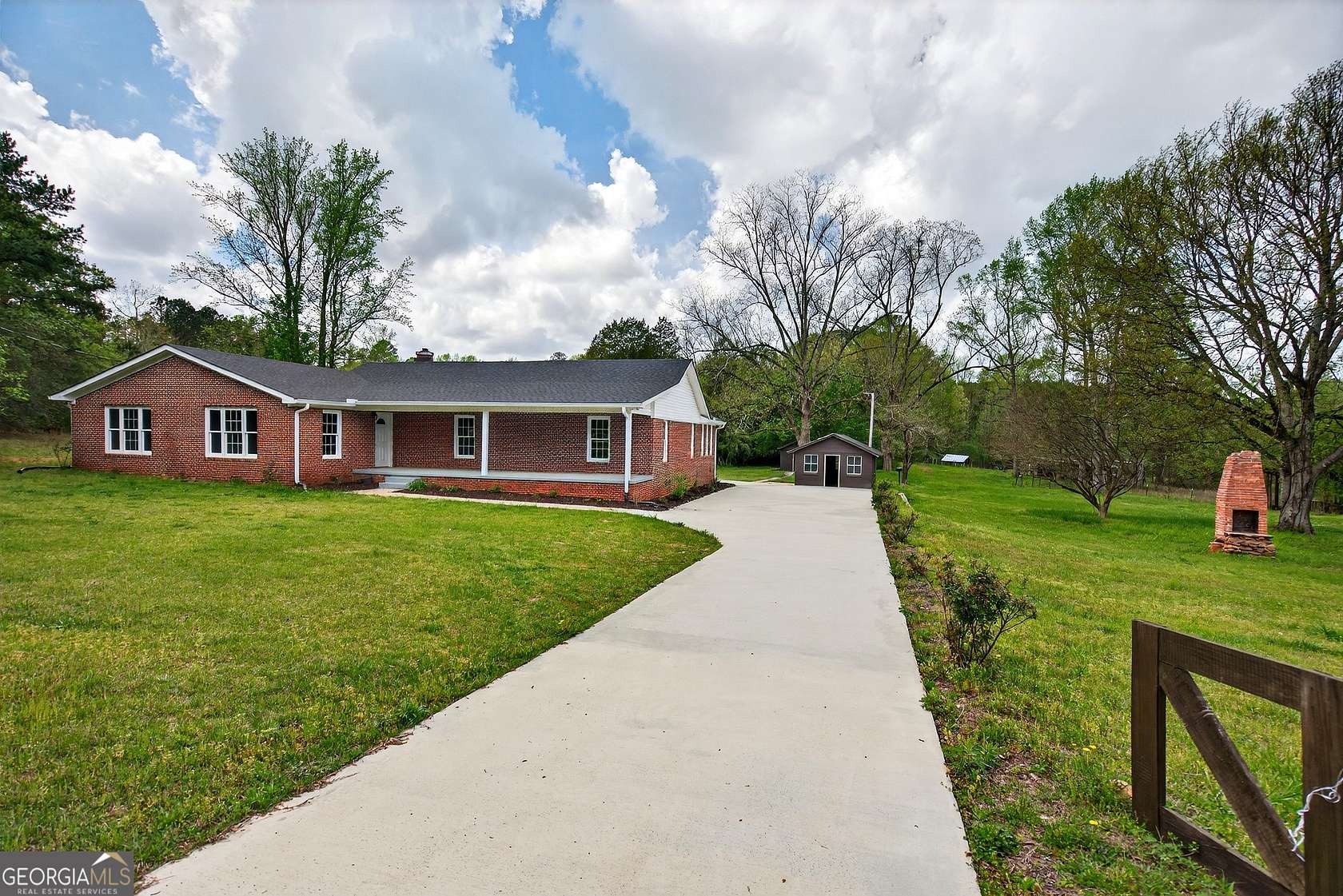 10 Acres of Land with Home for Sale in Pine Mountain, Georgia