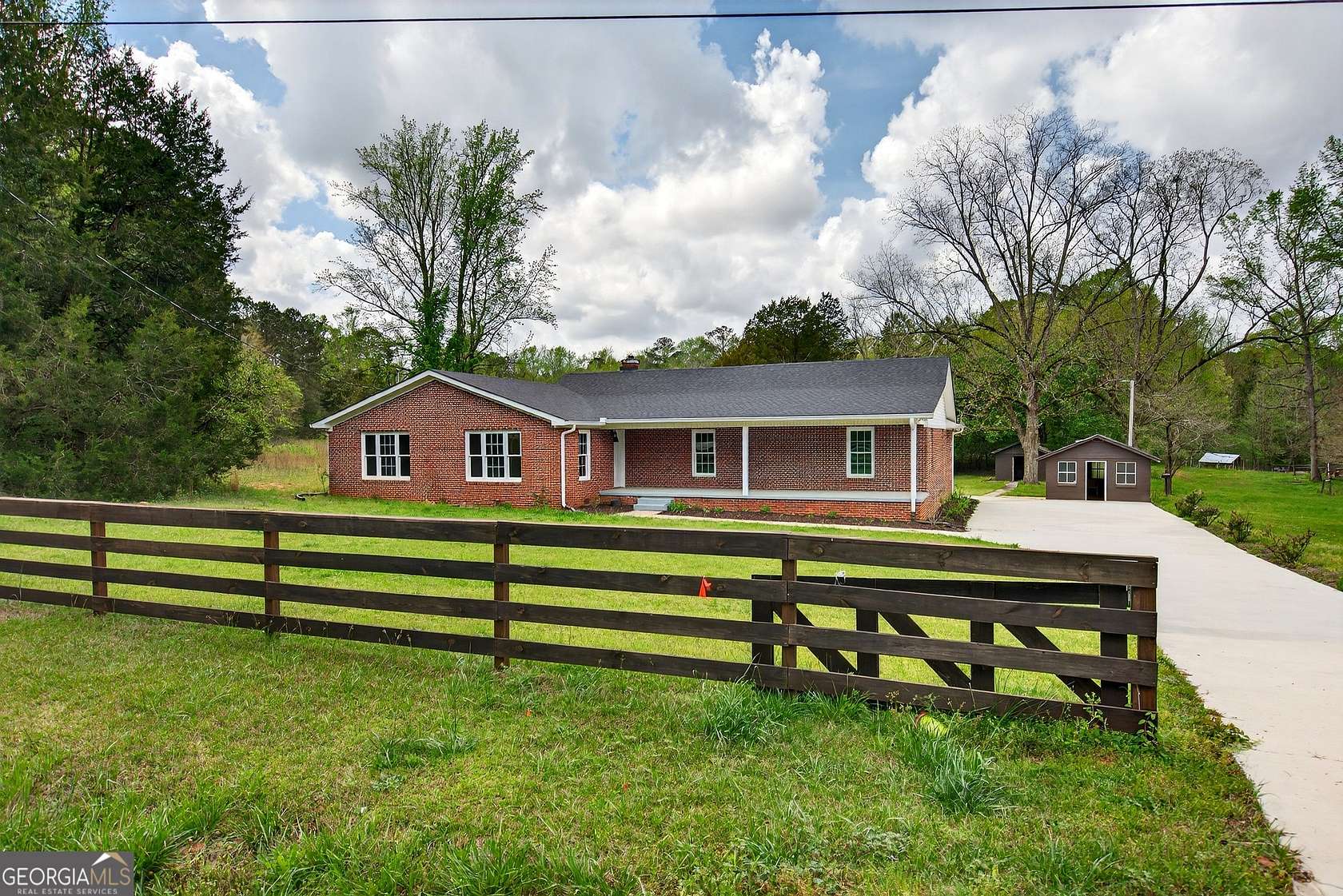 10 Acres of Land with Home for Sale in Pine Mountain, Georgia