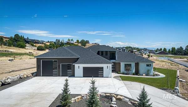 2.89 Acres of Land with Home for Sale in Middleton, Idaho
