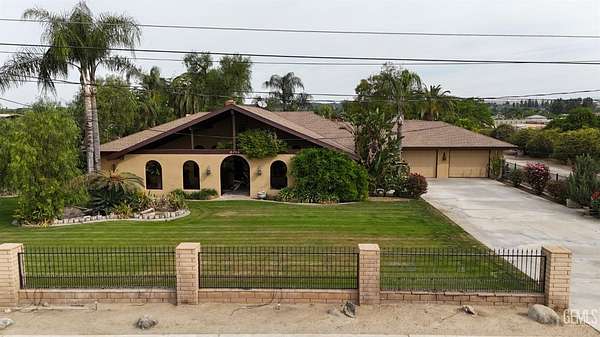 4.73 Acres of Land with Home for Sale in Bakersfield, California