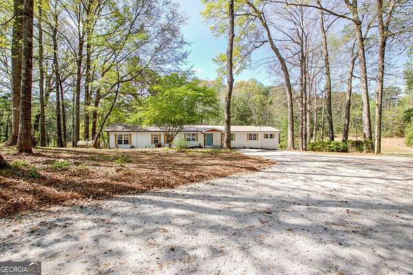 2.59 Acres of Land with Home for Lease in Newnan, Georgia