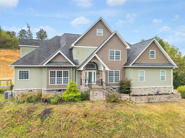 7.5 Acres of Land with Home for Sale in Trenton, Georgia