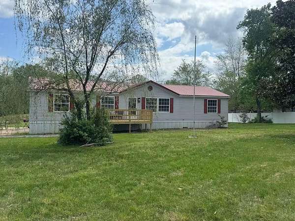 1.5 Acres of Land with Home for Sale in Benton, Kentucky