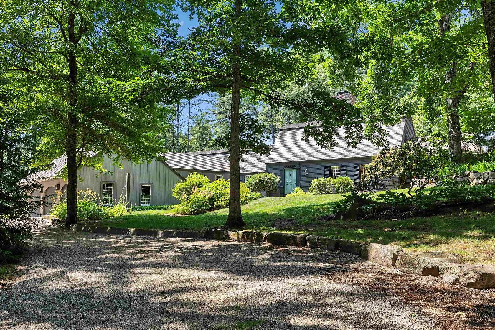 2.33 Acres of Land with Home for Sale in Amherst, New Hampshire