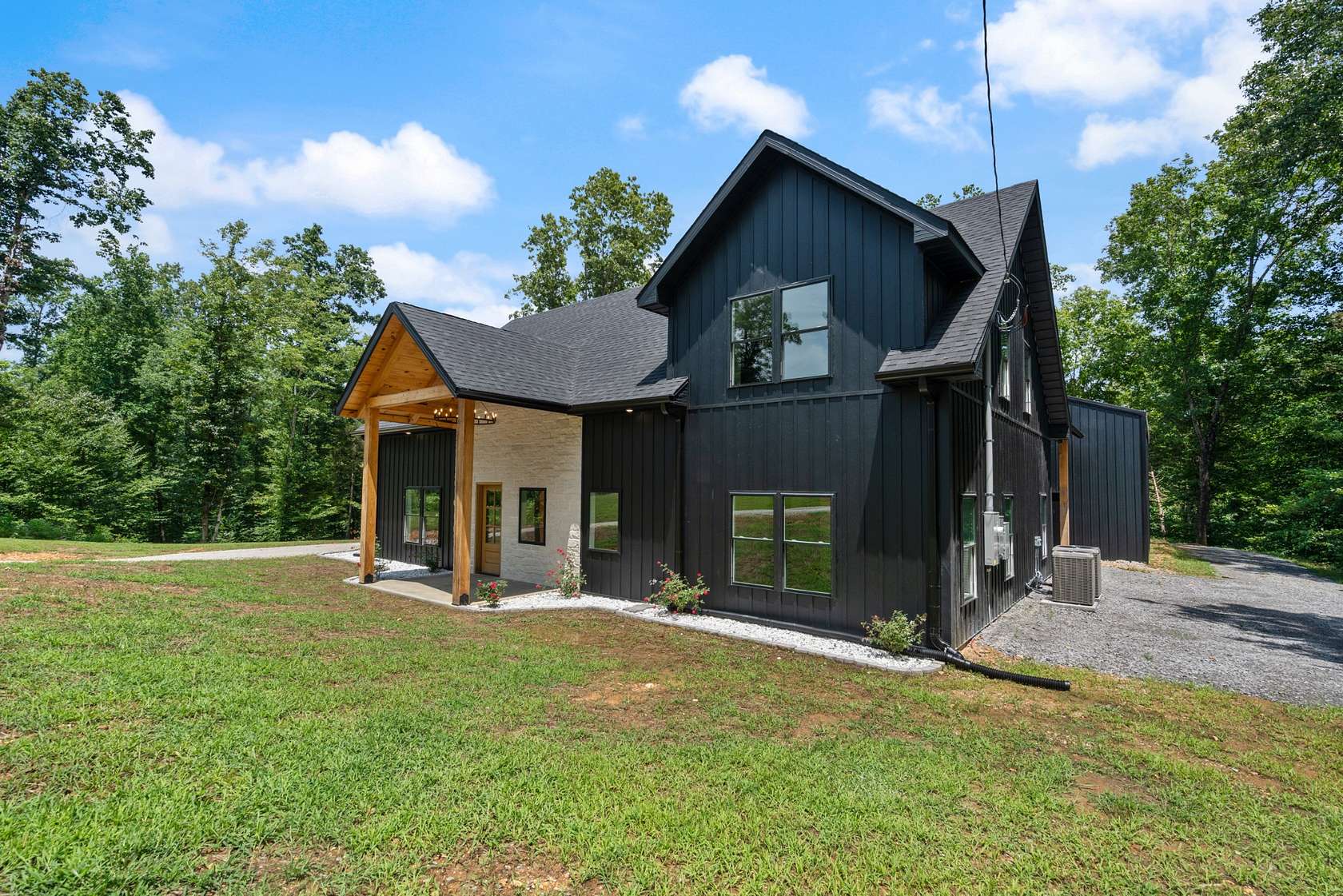 15.7 Acres of Recreational Land with Home for Sale in Dickson, Tennessee