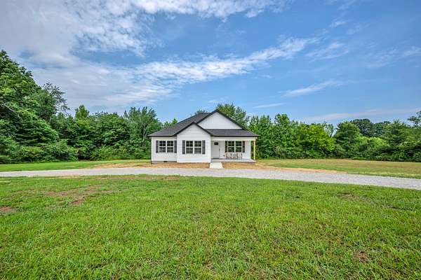1.5 Acres of Land with Home for Sale in Dickson, Tennessee