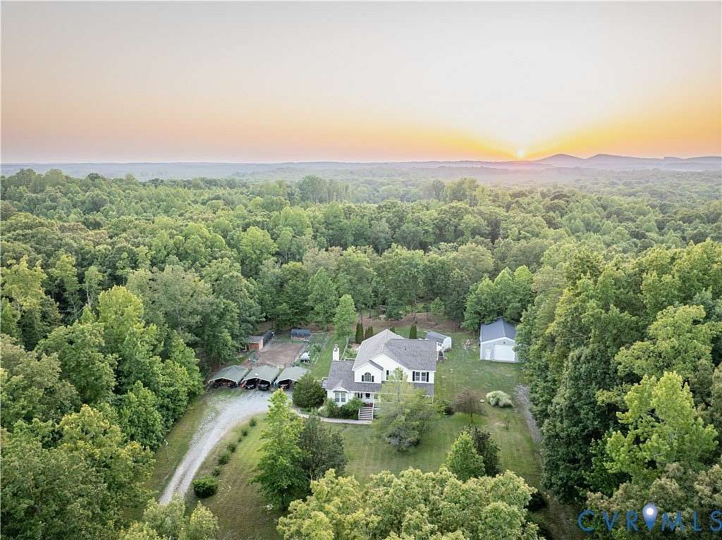 21.5 Acres of Recreational Land with Home for Sale in Farmville, Virginia