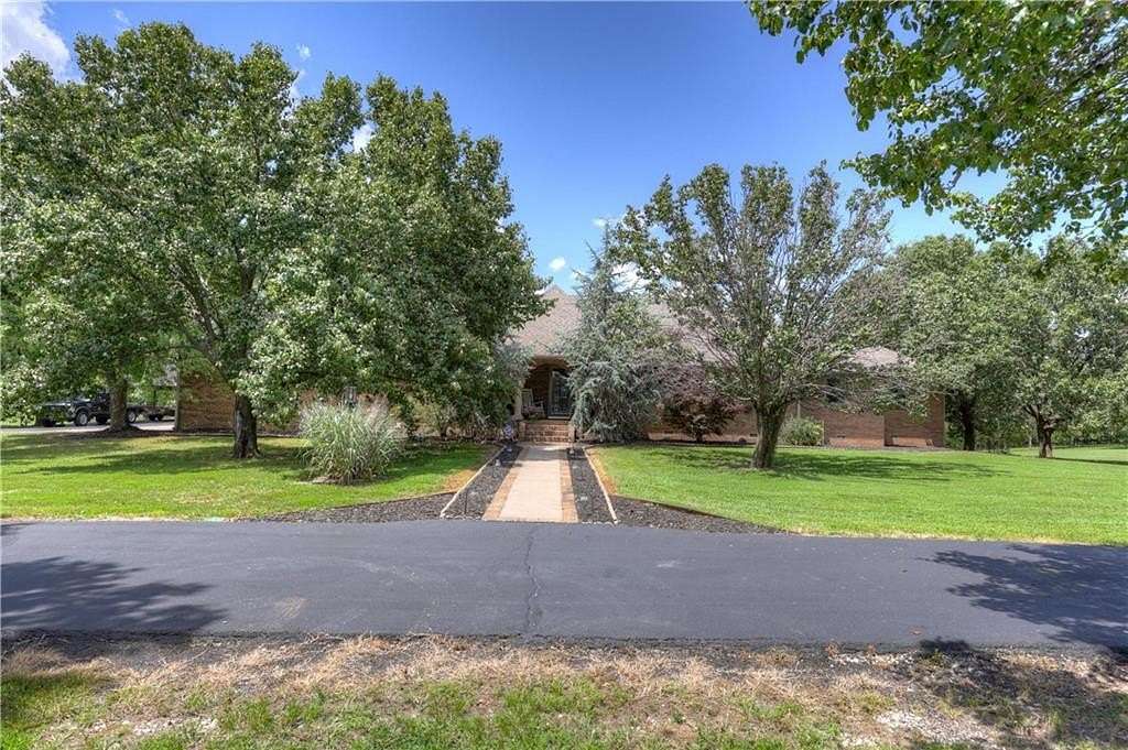 4 Acres of Land with Home for Sale in Baxter Springs, Kansas