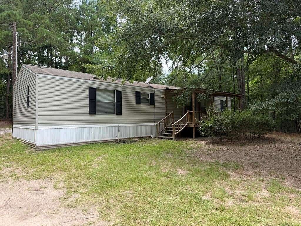 2.79 Acres of Land with Home for Sale in San Augustine, Texas