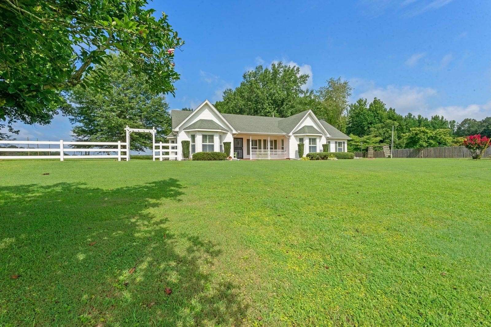 1.73 Acres of Land with Home for Sale in Moscow, Tennessee