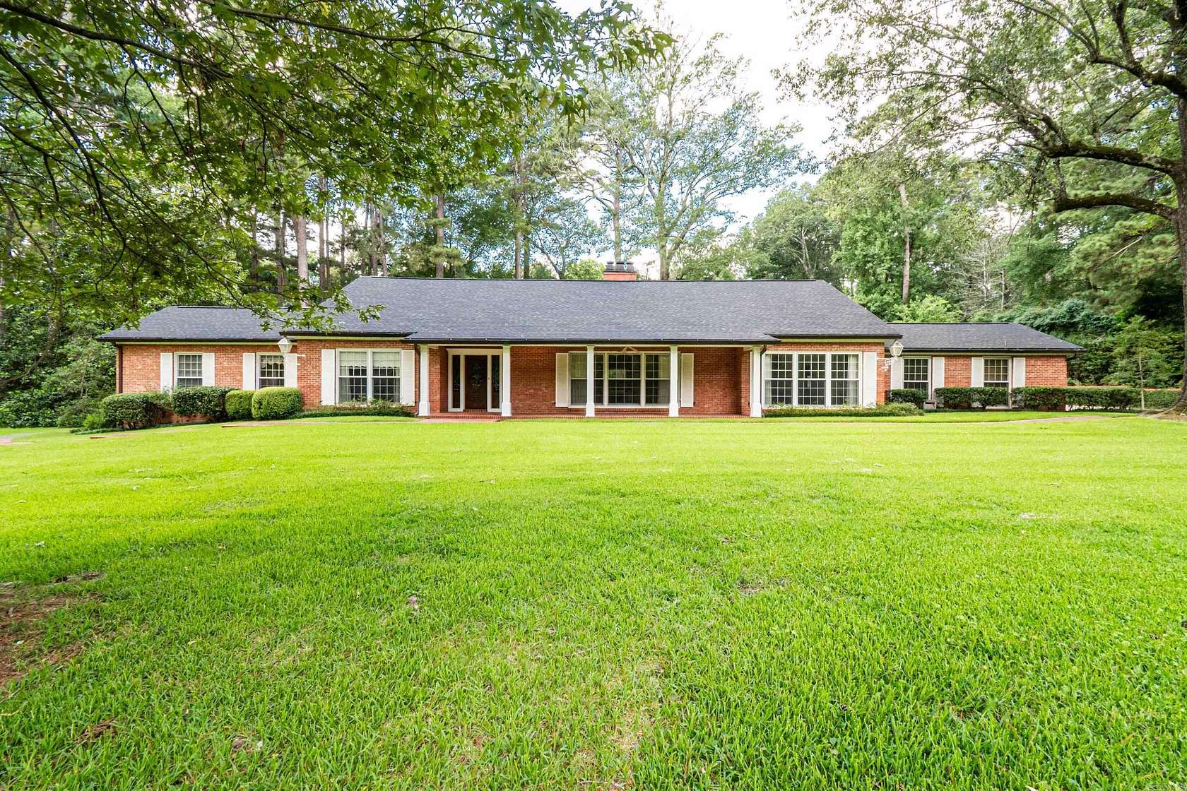 3.17 Acres of Land with Home for Sale in El Dorado, Arkansas