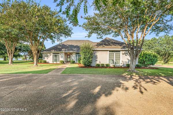 1.5 Acres of Land with Home for Sale in Columbus, Mississippi