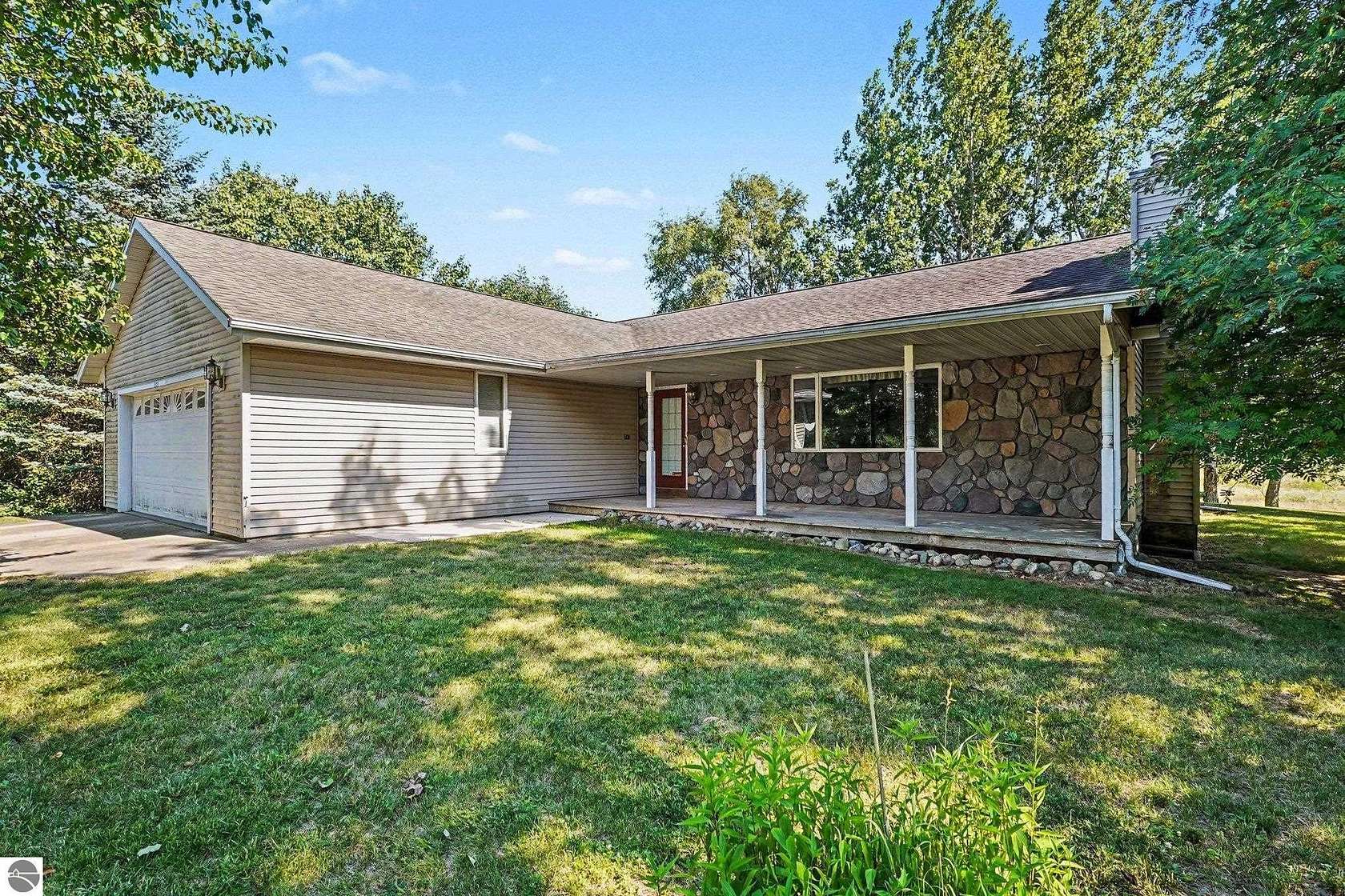 16.1 Acres of Land with Home for Sale in Mount Pleasant, Michigan
