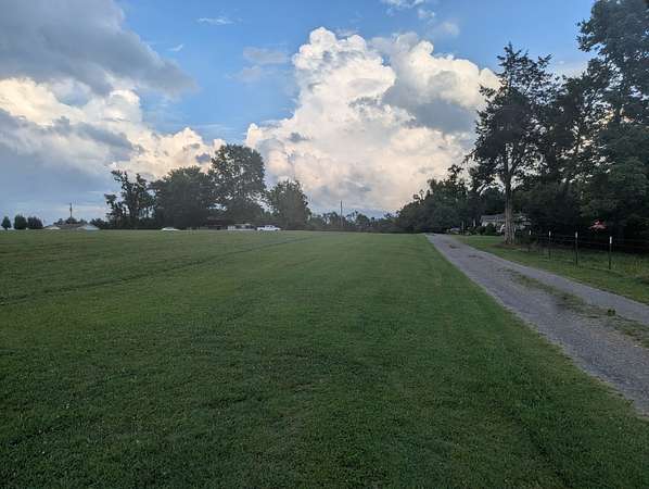 5 Acres of Residential Land for Sale in Westmoreland, Tennessee