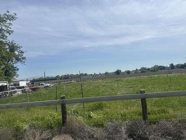 0.5 Acres of Commercial Land for Sale in Granger, Washington