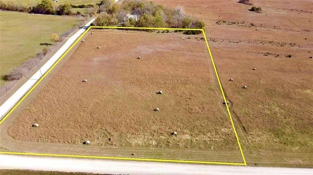 5 Acres of Residential Land for Sale in Tonganoxie, Kansas