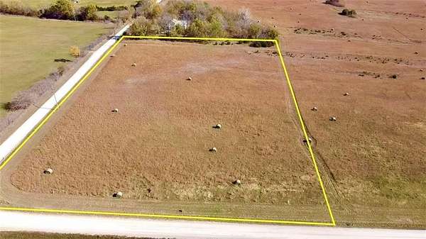 5 Acres of Residential Land for Sale in Tonganoxie, Kansas