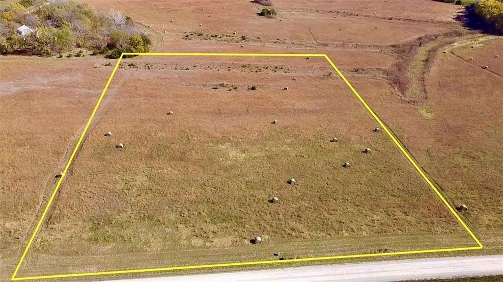 5 Acres of Residential Land for Sale in Tonganoxie, Kansas