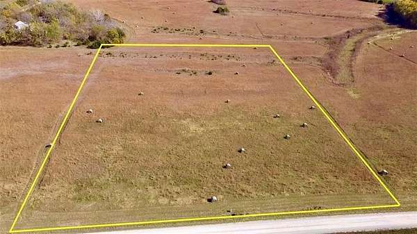 5 Acres of Residential Land for Sale in Tonganoxie, Kansas