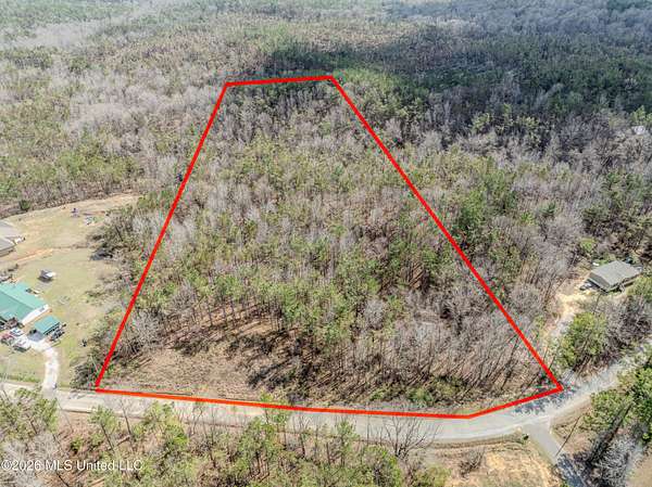 6.5 Acres of Residential Land for Sale in Waterford, Mississippi