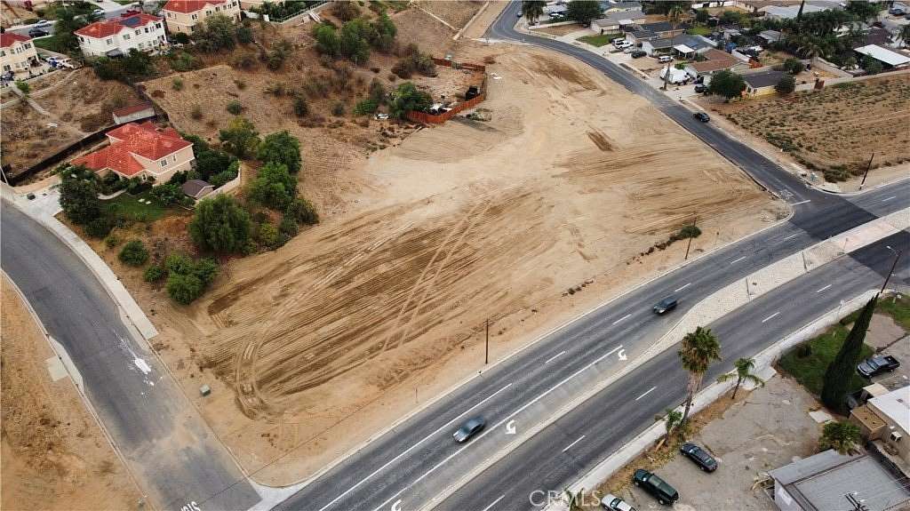 2 Acres of Land for Sale in Bloomington, California