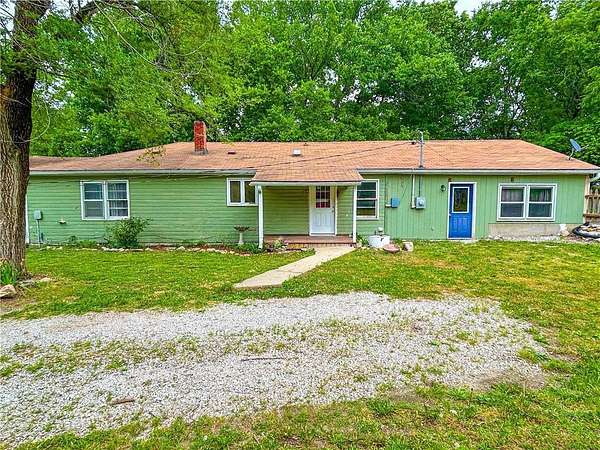 24.1 Acres of Land with Home for Sale in Mound City, Kansas