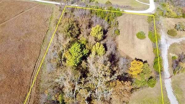 5 Acres of Land for Sale in Tonganoxie, Kansas