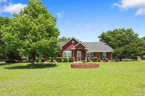 19 Acres of Land with Home for Sale in Durant, Oklahoma