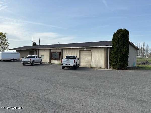 2.27 Acres of Improved Commercial Land for Sale in Sunnyside, Washington