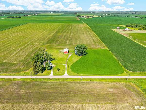 4 Acres of Land with Home for Sale in Oneida, Illinois