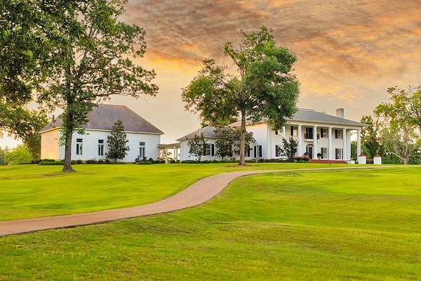 100 Acres of Agricultural Land with Home for Sale in Blue Mountain, Mississippi