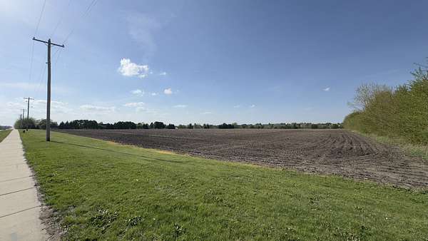 33 Acres of Agricultural & Residential Land for Sale in Normal, Illinois