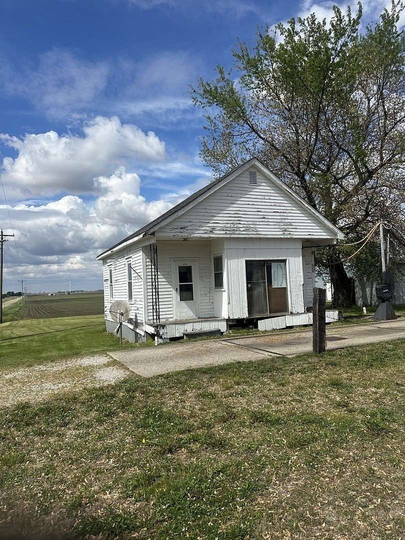 2 Acres of Commercial Land for Sale in Arrowsmith, Illinois