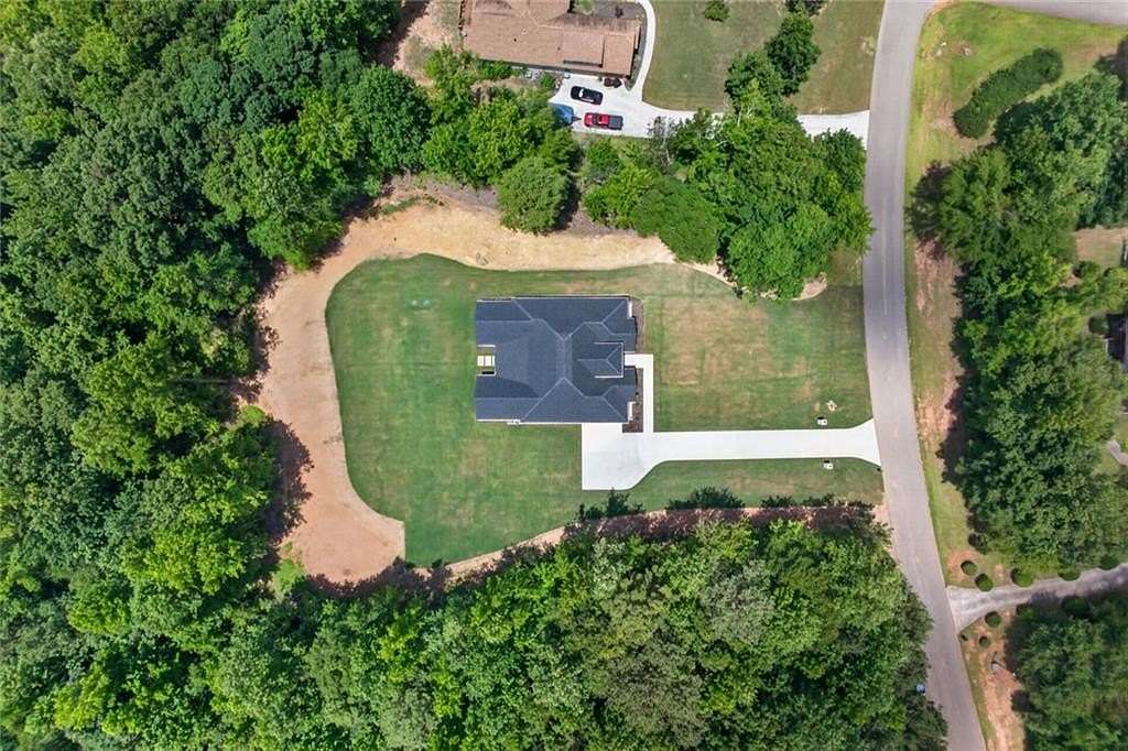 3.22 Acres of Land with Home for Sale in Pendergrass, Georgia