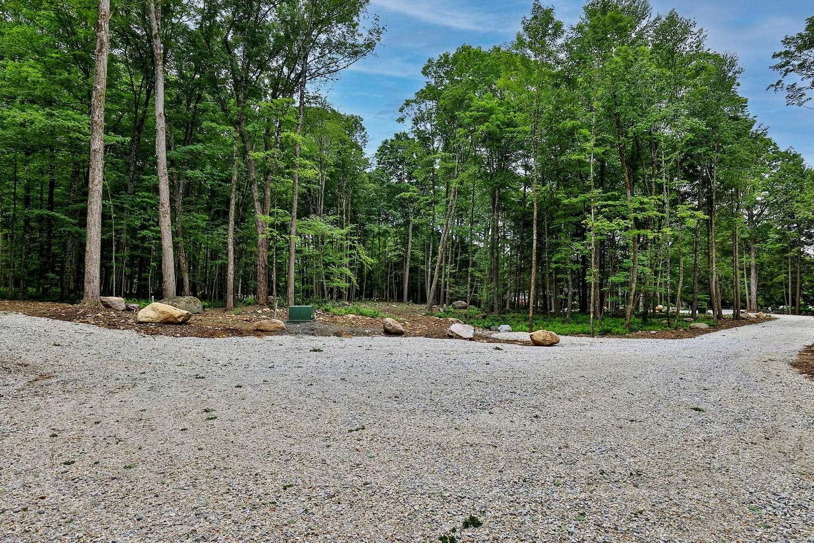 1.42 Acres of Residential Land for Sale in Mendon, Vermont