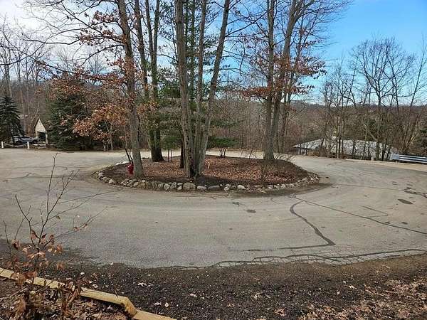 0.98 Acres of Land for Sale in Bridgman, Michigan