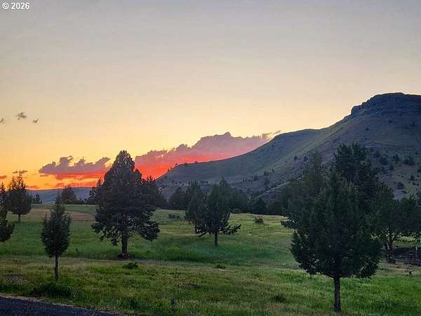 9 Acres of Residential Land for Sale in John Day, Oregon