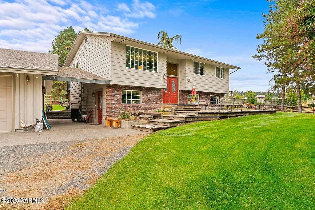 2.66 Acres of Land with Home for Sale in Selah, Washington