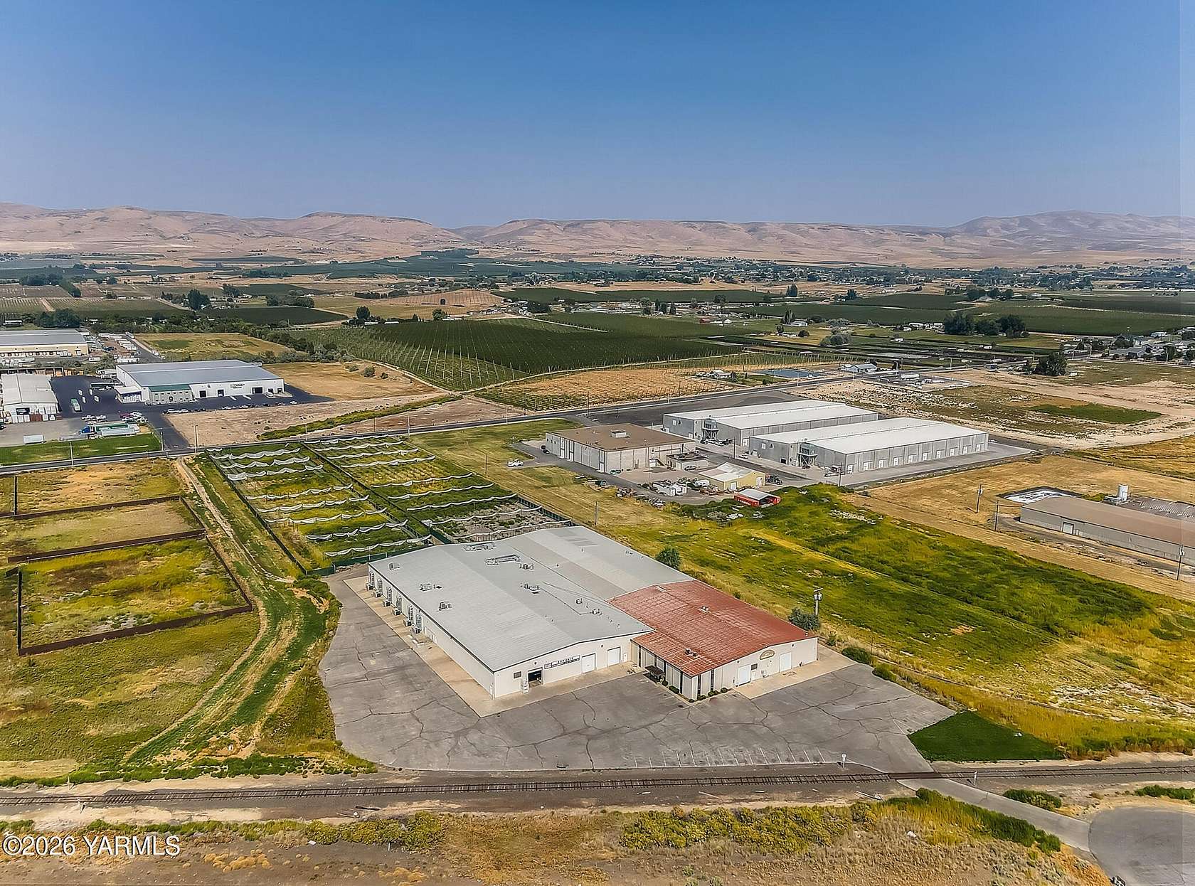 10 Acres of Improved Commercial Land for Sale in Moxee City, Washington