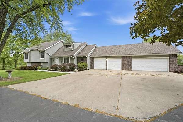 19 Acres of Recreational Land with Home for Sale in Sibley, Missouri