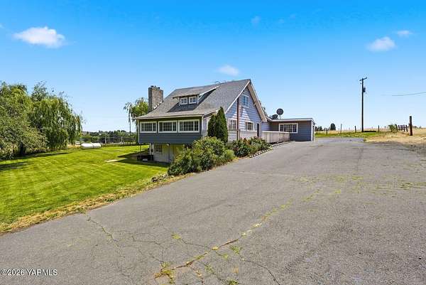 3.73 Acres of Land with Home for Sale in Yakima, Washington