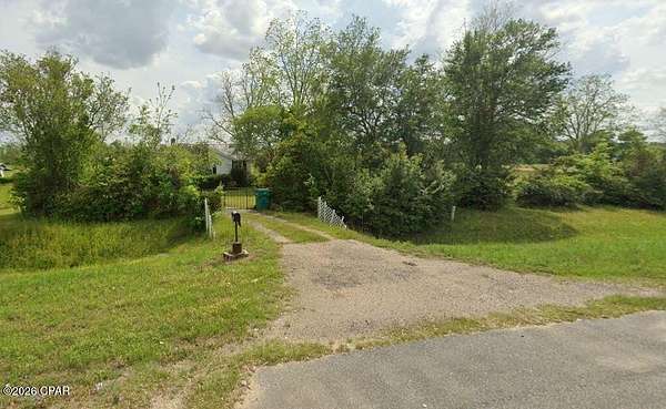 33.3 Acres of Agricultural Land with Home for Sale in Grand Ridge, Florida