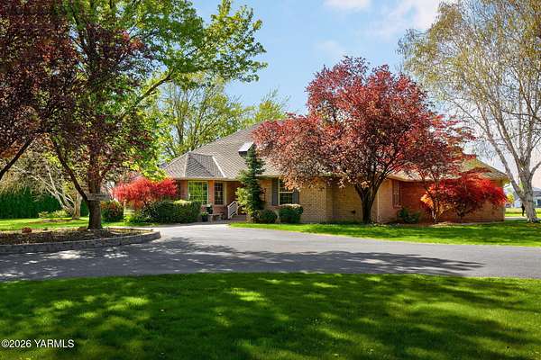 2.36 Acres of Land with Home for Sale in Yakima, Washington