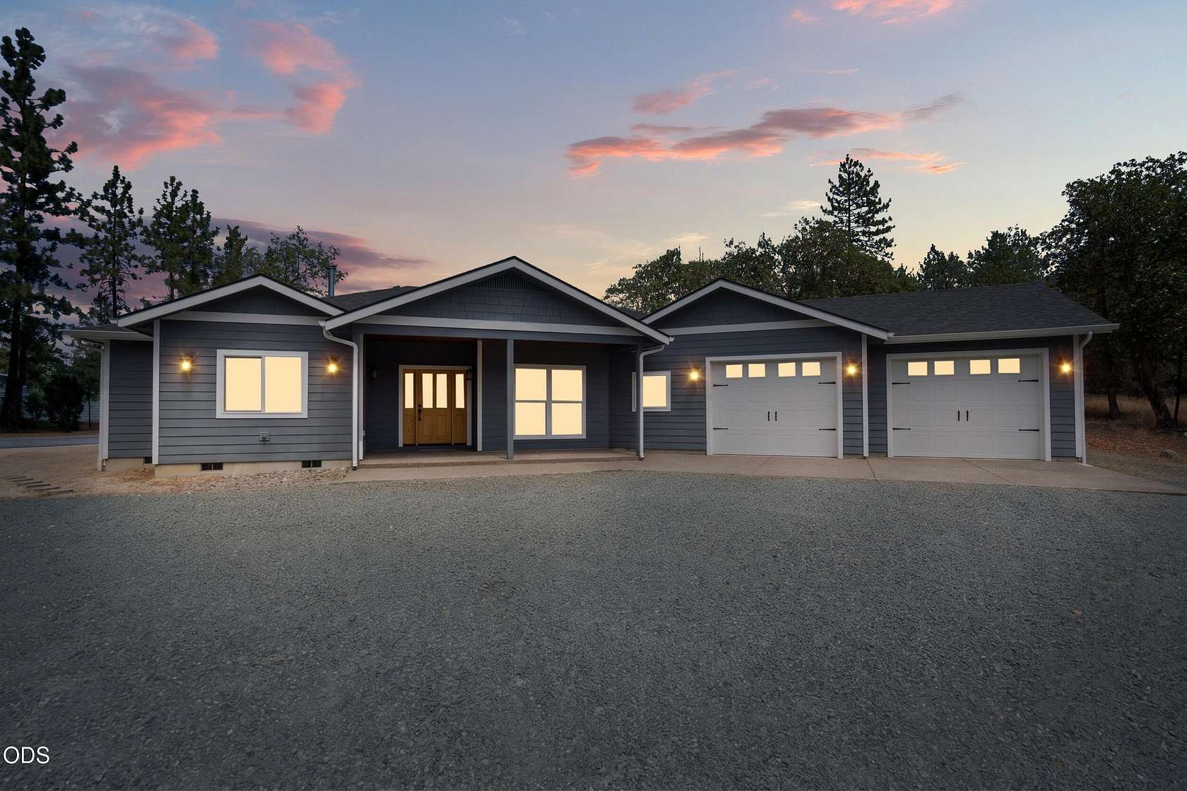 5 Acres of Land with Home for Sale in Grants Pass, Oregon