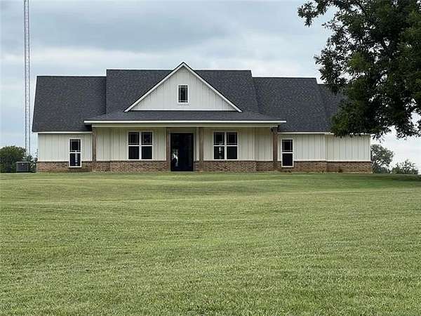 18 Acres of Land with Home for Sale in Durant, Oklahoma