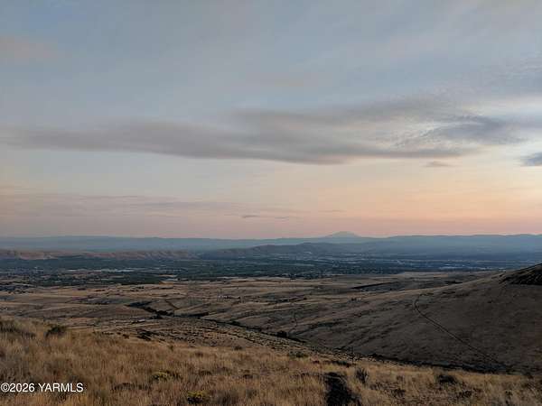 127 Acres of Land for Sale in Yakima, Washington