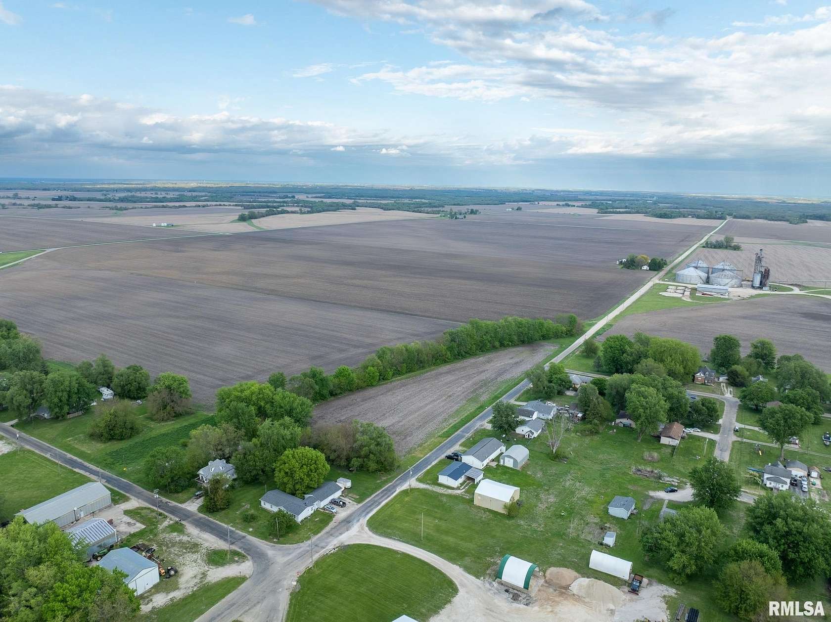 3.77 Acres of Residential Land for Sale in Abingdon, Illinois