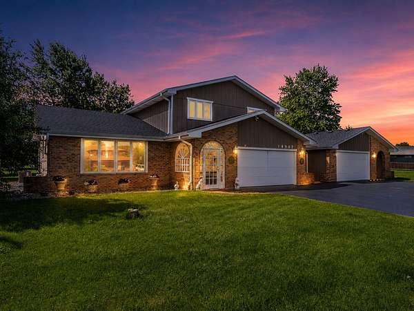1.5 Acres of Land with Home for Sale in Homer Glen, Illinois