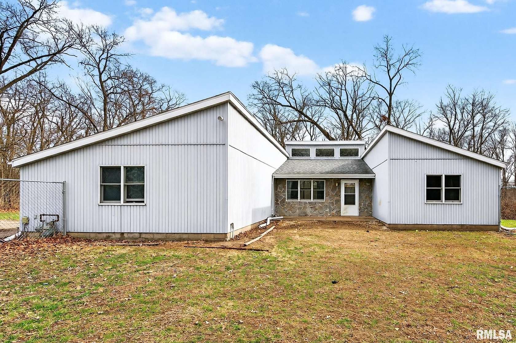 2.58 Acres of Land with Home for Sale in Galesburg, Illinois