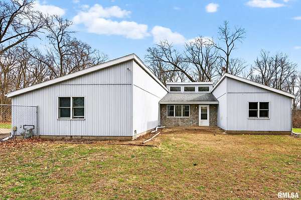 2.58 Acres of Land with Home for Sale in Galesburg, Illinois